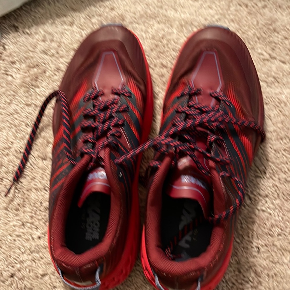 HOKA RUNNING SHOE